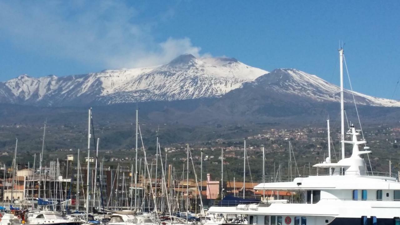 Casa Donna Rosaria Tra Etna E Taormina Apartamento Riposto Exterior foto